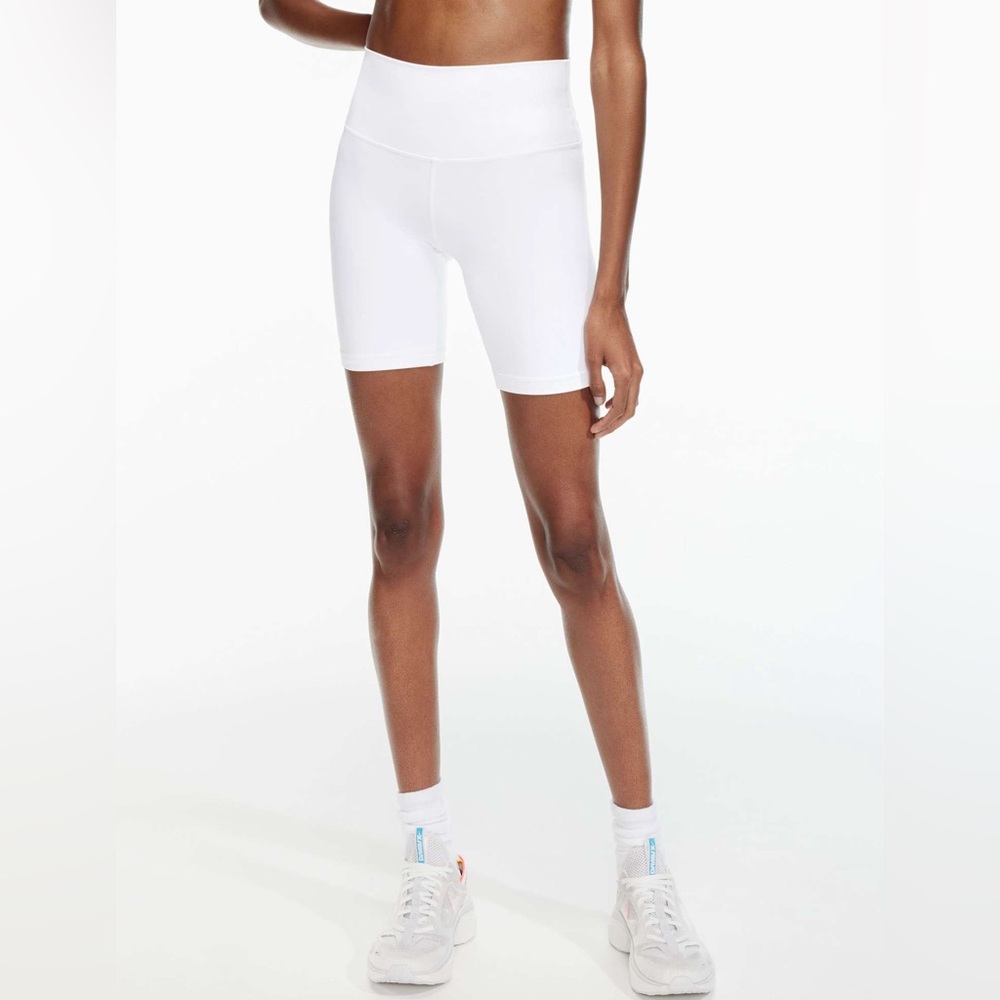 Aritzia TnaBUTTER Atmosphere Hi-Rise 7" Short in white size 2XS